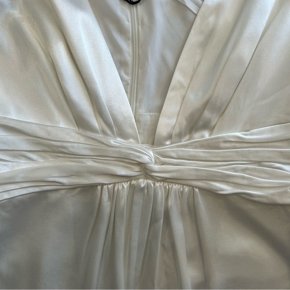 NWT Ieena Mac Duggal White Puff Sleeve Front Twist Deep V Jumpsuit, size 8 - Picture 10 of 11
